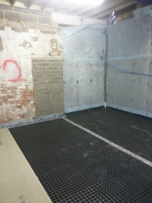 External walls lined with cavity membrane