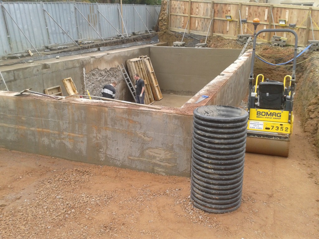 External sump permanently dewatering the site
