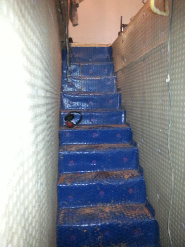 Stairs covered with cavity membrane