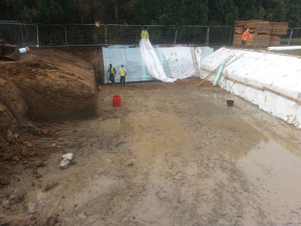 Protecting excavation banks from collapse for the team below