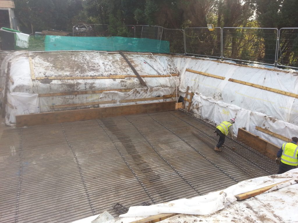 Permanent external sump to allow for clean and dry working area throughout the build