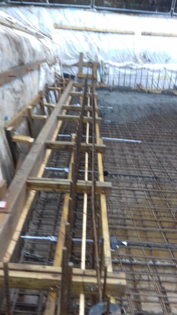 Kicker construction for all walls