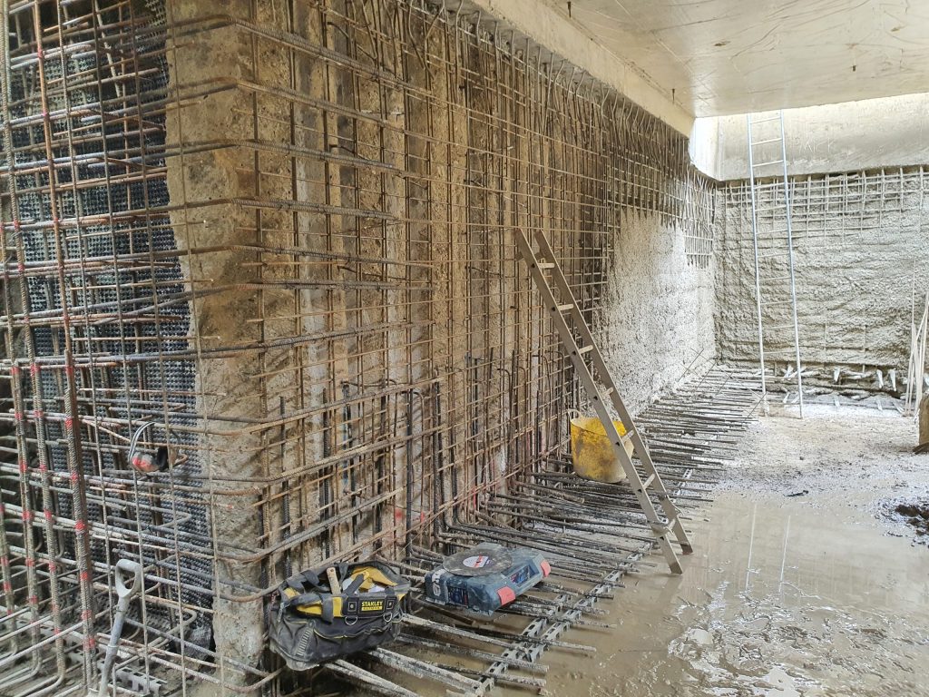 New waterproof reinforced concrete lining to piled walls